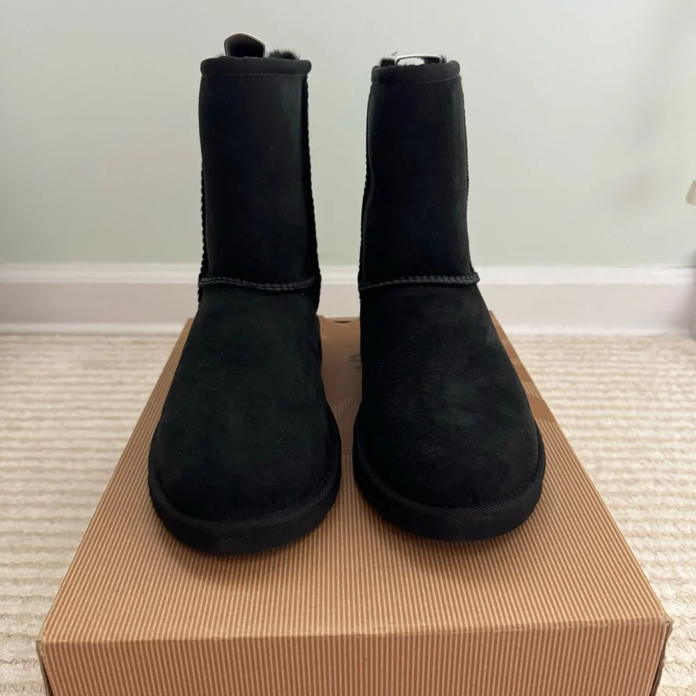 NWT Ugg kids Classic short boots